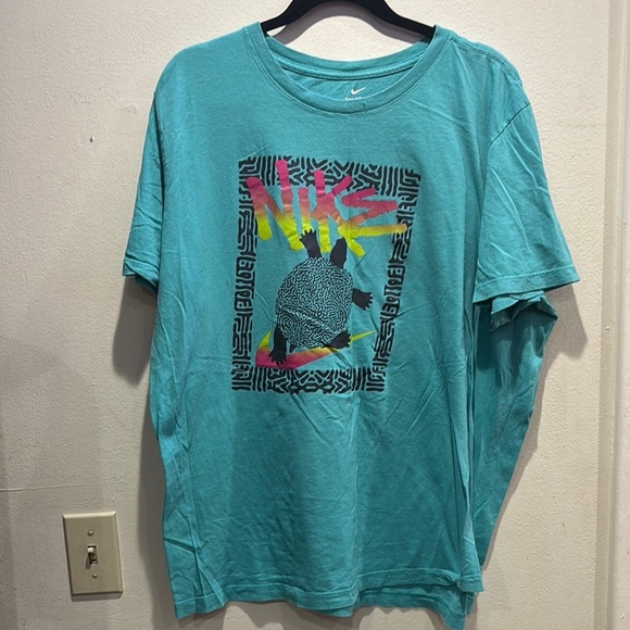 Nike Blue Short Sleeve Tee Vibrant Design - Picture 1 of 3